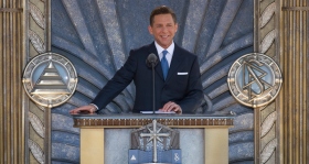 El Sr. David Miscavige, Presidente de la Junta de Religious Technology Center y líder eclesiástico de la religión de Scientology, inauguró el 24 de abril del 2010, la nueva Iglesia de Scientology de Los Ángeles, con la asistencia de líderes cívicos, funcionarios gubernamentales y 6.000 scientologists y sus invitados. 