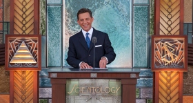El Sr. David Miscavige, líder eclesiástico de la religión de Scientology y Presidente de la Junta de Religious Technology Center, presidió la ceremonia de inauguración de la nueva Iglesia de Scientology de Pasadena. 