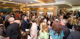 Tanto scientologists como invitados visitaron el Centro de información al público de la nueva Iglesia, incluyendo los paneles interactivos presentando e ilustrando las creencias de Scientology y la vida de su fundador, L. Ronald Hubbard.