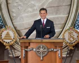 El Sr. David Miscavige, Presidente de la Junta y Líder eclesiástico de la religión de Scientology, ofició en este día, la inauguración de una nueva Iglesia en la capital de la nación. 