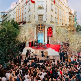El corte de la cinta en el barrio de las Letras de Madrid marcó una nueva era para la libertad religiosa en España, con dignatarios tanto de la legislación, como de la religión y de derechos humanos, que proclamaron Scientology como la esperanza para su país. 