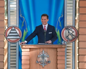 El Sr. David Miscavige, Presidente de la Junta de Religious Technology Center y líder eclesiástico de la religión de Scientology, presidió la inauguración y apertura de la nueva Iglesia de Malmö el 4 de abril del 2009. 