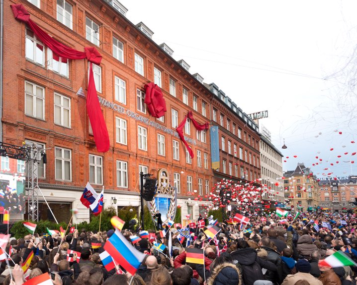Miles de scientologists de más de 30 naciones se reunieron en el centro de Copenhague para celebrar la dedicatoria a la Organización Avanzada Ideal y Saint Hill de Europa (AOSH EU). La AOSH EU es una organización multilingüe que ofrece los niveles avanzados del Puente a la Libertad Total de Scientology para cada scientologist de todo el continente.